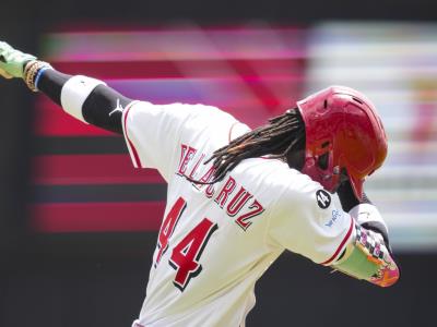 Elly de la Cruz conecta cuadrangular y los Rojos vencen a Chicago