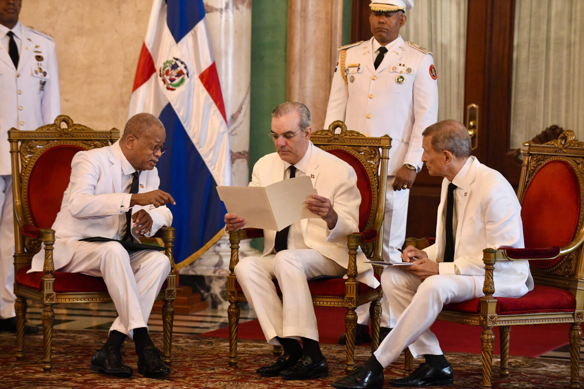 Embajador de Haití entrega credenciales al presidente Abinader