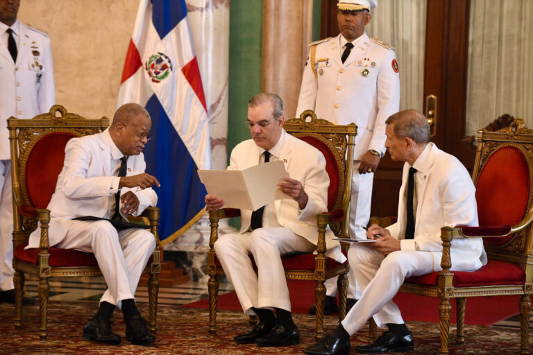 Embajador de Haití entrega credenciales al presidente Abinader
