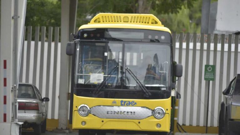 Empresas prohíben al Minerd usar sus estaciones para cargar autobuses eléctricos en Santiago