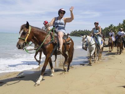 En 2024, turistas reportan mayor satisfacción con su experiencia en RD