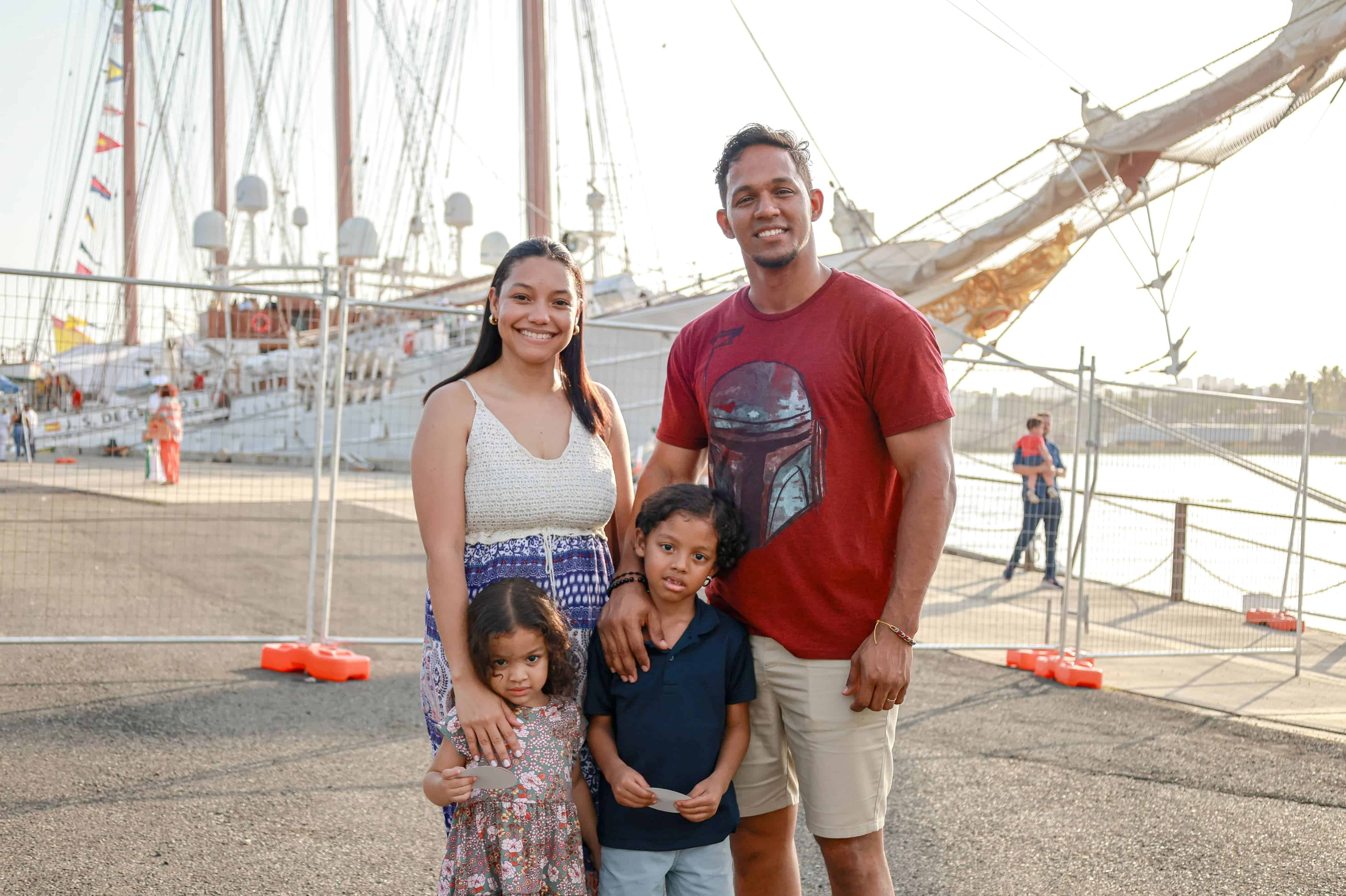 Esthefany Almánzar y Nelson Arias y los niños Zohar y Samuel Arias.