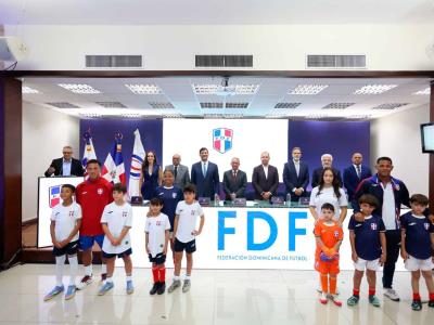 Fedofútbol presenta su nueva imagen y equipamiento