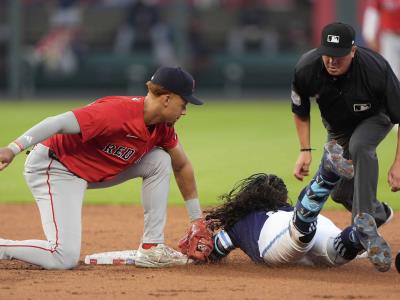 Fermín batea sencillo en el 12 y Reales superan a Medias Rojas
