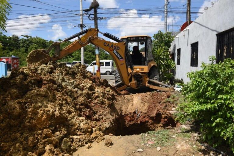 Hasta 72 horas sin agua en varios sectores de SDE por perforación de tubería