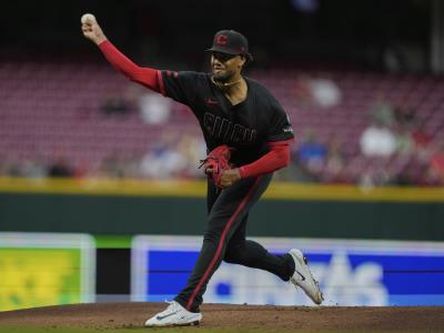 Hunter Greene poncha a 12 y Rojos derrotan 6-1 a Nacionales