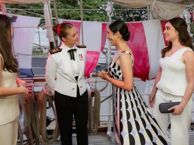 La alegre visita de Raquel Arbaje y sus hijas a la princesa Leonor