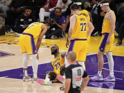 LeBron James se lesiona un ligamento de la rodilla en la derrota