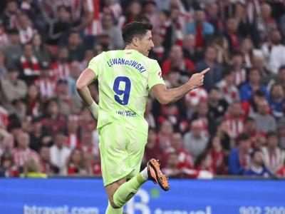 Lewandowski anota dos, pero no alcanza a Mbappé por el título de goleo