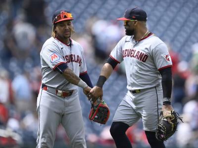 MLB; Carlos Santana empuja tres en victoria de los Guardianes