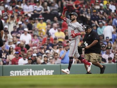 MLB: Kody Clemens conecta jonrón en su debut en Fenway Park
