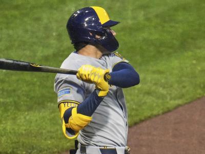 MLB: Yelich conecta 2 jonrones y Cerveceros vencen