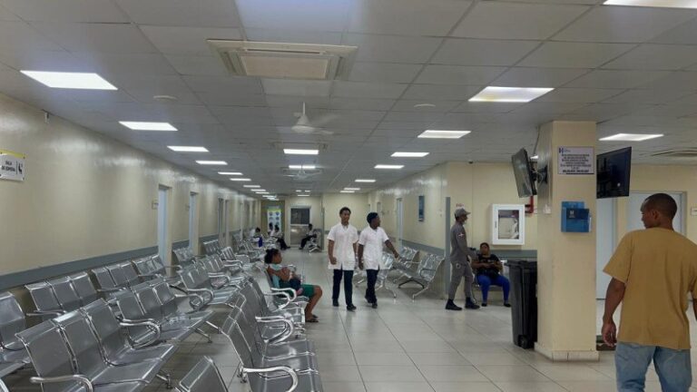 Paro médico afecta pacientes en el Hospital Regional Docente Universitario Jaime Mota