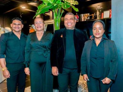 Rafael Rivero presenta colección "Blusalia"