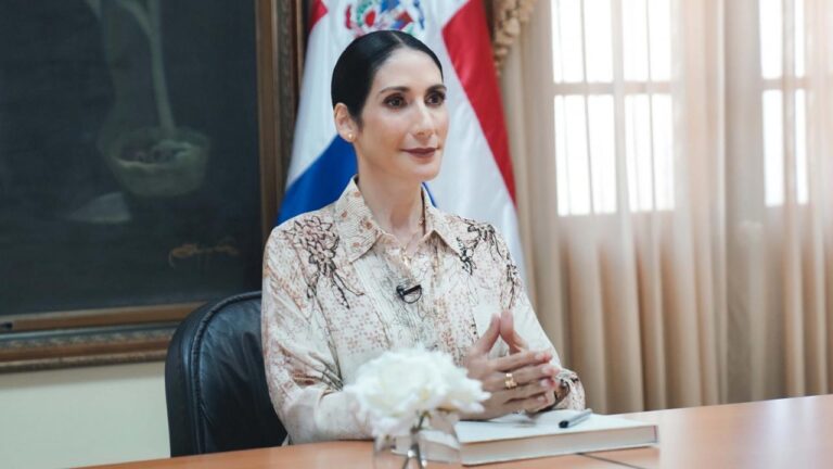 Raquel Arbaje respalda a Faride Raful ante difamaciones: “Tomó la decisión correcta”