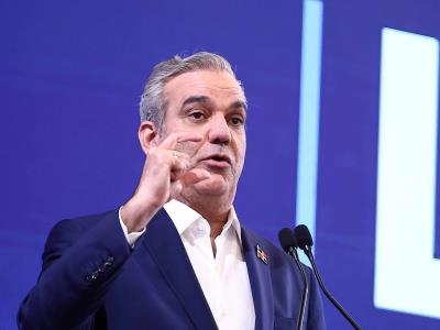 RD negocia con EE. UU. eliminar aranceles y analiza impuesto a remesas