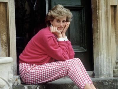 Sale a subasta colección de piezas del armario de la princesa Diana