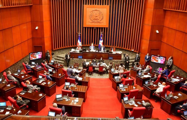 Senado aprueba de urgencia proyecto de ley que fusiona economía y hacienda, y que da más poder al Ministerio de la Presidencia