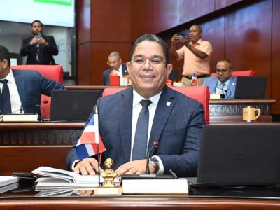 Senador pide solución para acceso a medicamentos de alto costo