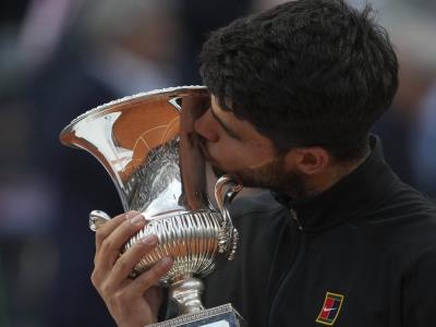 Tenis: Alcaraz se impone a Sinner nuevamente y lo vence