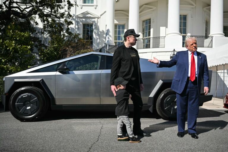 Tesla ve caer un 71% sus ganancias trimestrales y Musk da un paso atrás del DOGE