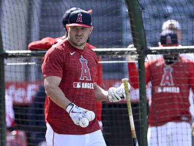 Trout va la lista de lesionados por una contusión ósea en la rodilla