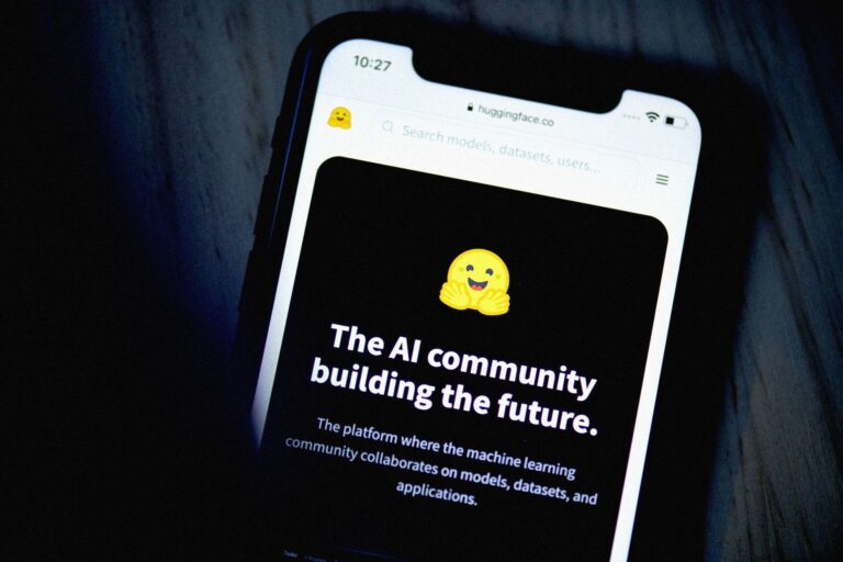 Un pionero del código abierto quiere lanzar robots de IA de código abierto