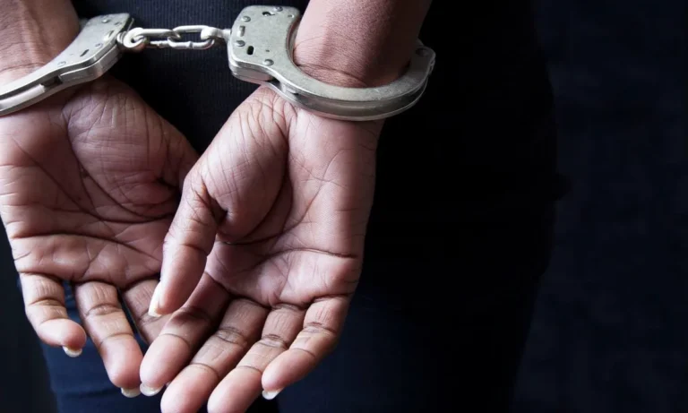 Dominicana arrestada con arma ilegal de guerra en Trinidad y Tobago