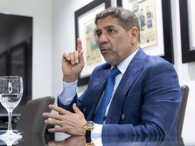 A qué atribuye el ministro de Agricultura caída del banano dominicano?