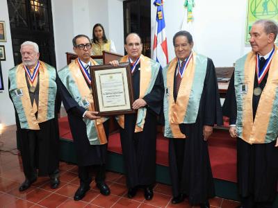 Academia de Ciencias de RD inviste a Julio César Castaños Guzmán