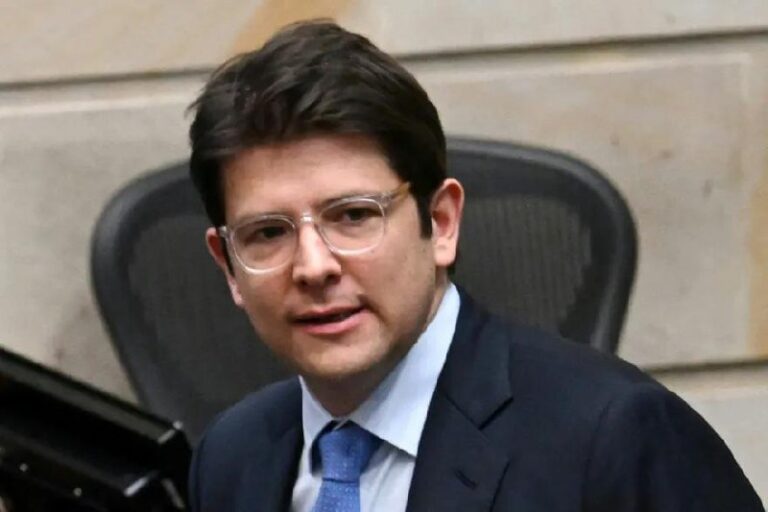 Adolescente sospechoso de balear a presidenciable en Colombia se declara inocente