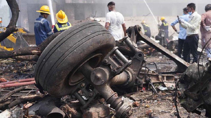Al menos un superviviente en accidente aéreo en India, según autoridades sanitarias