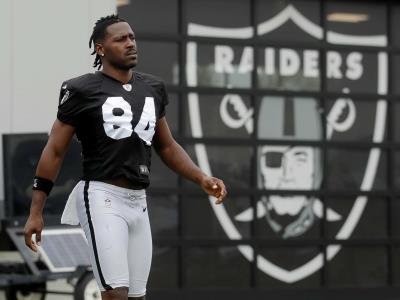 Antonio Brown, buscado por intento de asesinato, ha salido de EEUU