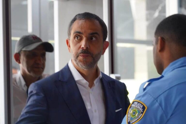 Antonio Espaillat, dueño de la discoteca Jet Set, llega a la Procuraduría