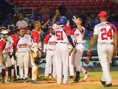 Atléticos de Puerto Plata extienden racha ganadora en Liga de Verano