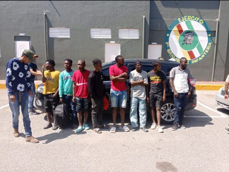 Autoridades detienen a dos hombres por tráfico de indocumentados en San Juan de la Maguana