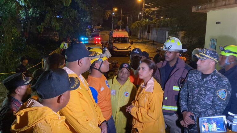 Cañada arrastra niña de cinco años en el sector Primaveral de Villa Mella