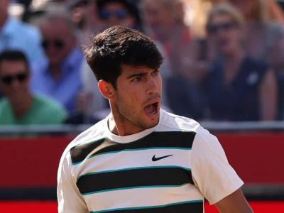 Carlos Alcaraz derrota a Bautista y jugará en Queen's su quinta final