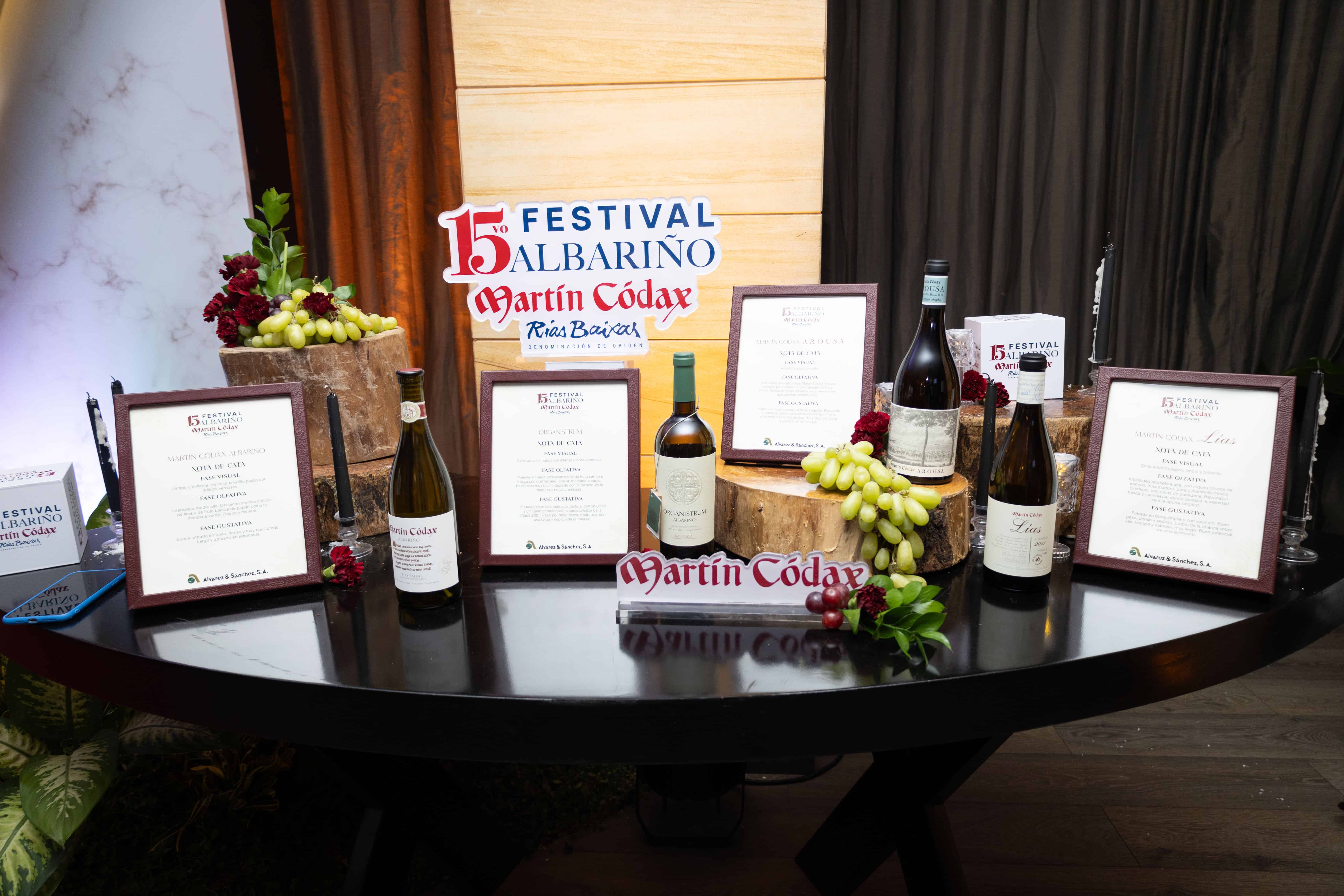 Los invitados disfrutaron de la variedad de vinos de la firma.