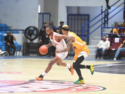 Colomé y Suero guían triunfo de Cañeros ante Metros; Leones ganan