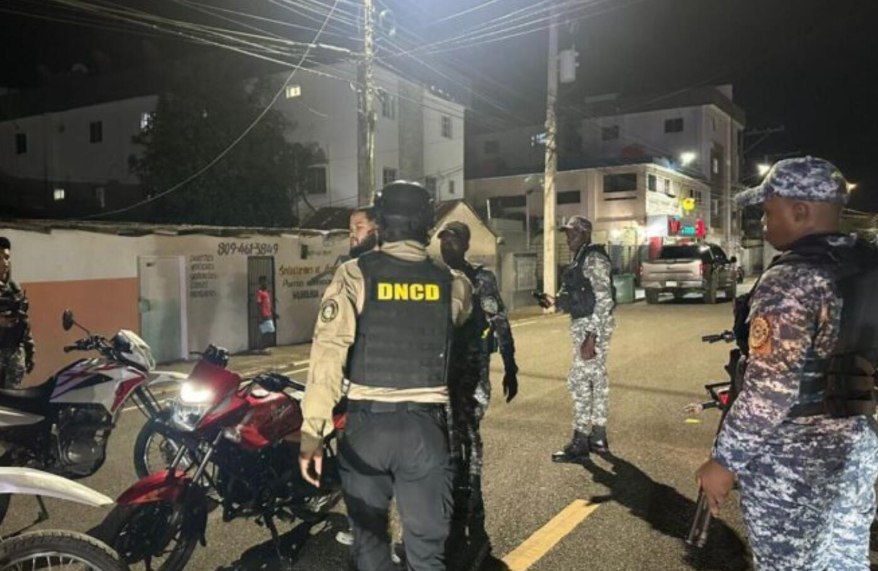 Desarticulan red de microtráfico y apresan a tres personas con drogas, vehículos y más