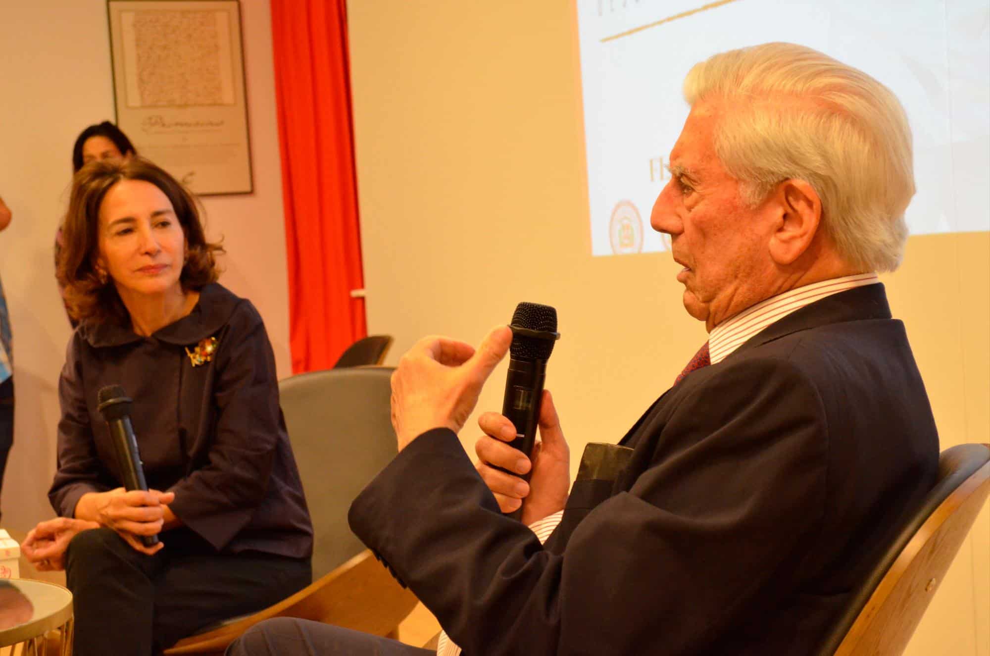 El Festival Mar de Palabras acogerá un conversatorio en homenaje a Mario Vargas Llosa, conducido por Soledad Álvarez y Juan Gabriel Vásquez.