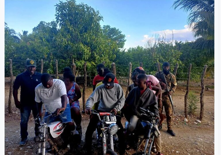 Detienen 13 migrantes haitianos indocumentados cuando eran transportados en motocicletas