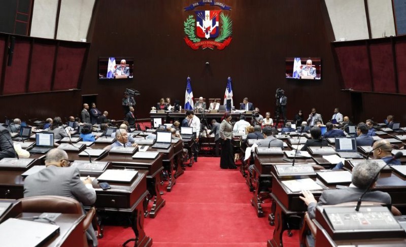Diputados aprueban proyecto que aumentaría el sueldo de alcaldes y regidores