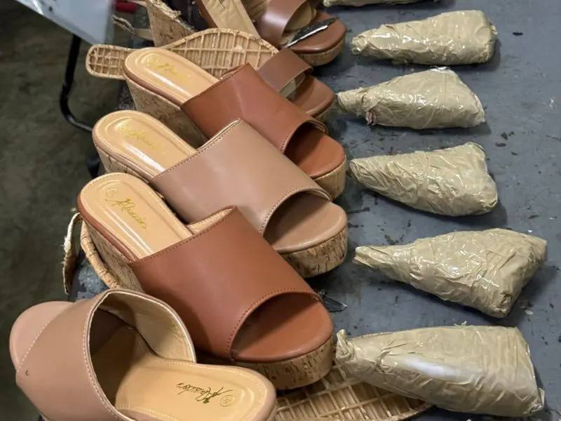 DNCD detecta cocaína en zapatillas durante inspección en Inposdom