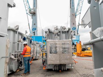 Edesur recibe seis transformadores de potencia para reforzar servicio