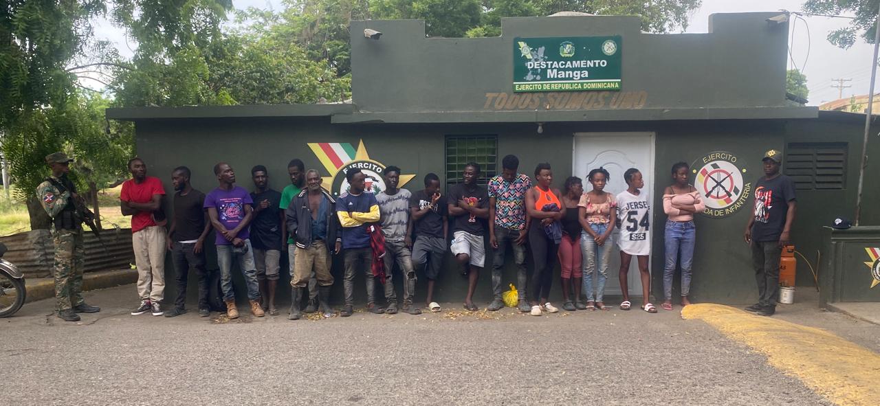 Ejército detiene 52 haitianos indocumentados en Montecristi y Dajabón