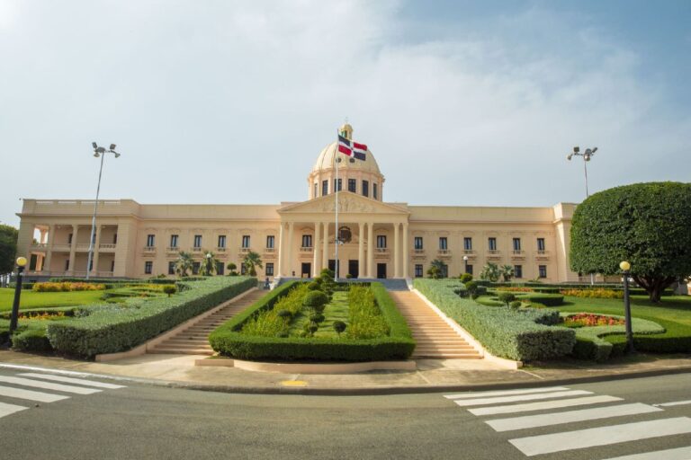 El Gobierno contrata a empresa para asesoría por crisis haitiana y relaciones con EE. UU.