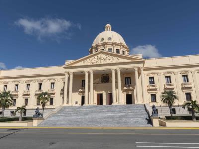 El Gobierno contrata por RD$103 MM una asesoría por crisis haitiana