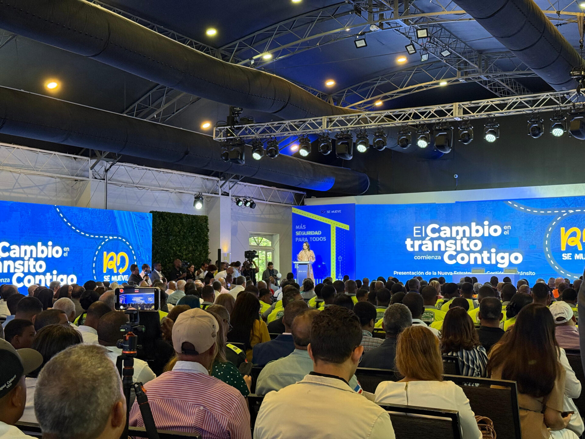 El gobierno implementará plan de tráfico con operación de grúas para retener vehículos a partir del lunes.